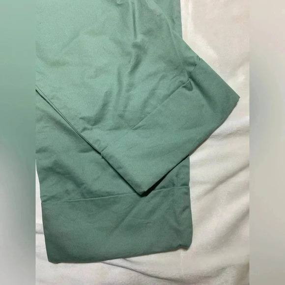 Women’s Ann Taylor Petite Curvy Fit Capri Pants, Size 2P,  Sage Green, Pre-owned - Picture 5 of 5